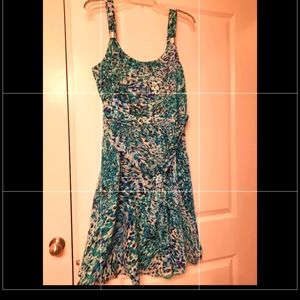 Lovely, flattering sleeveless dress